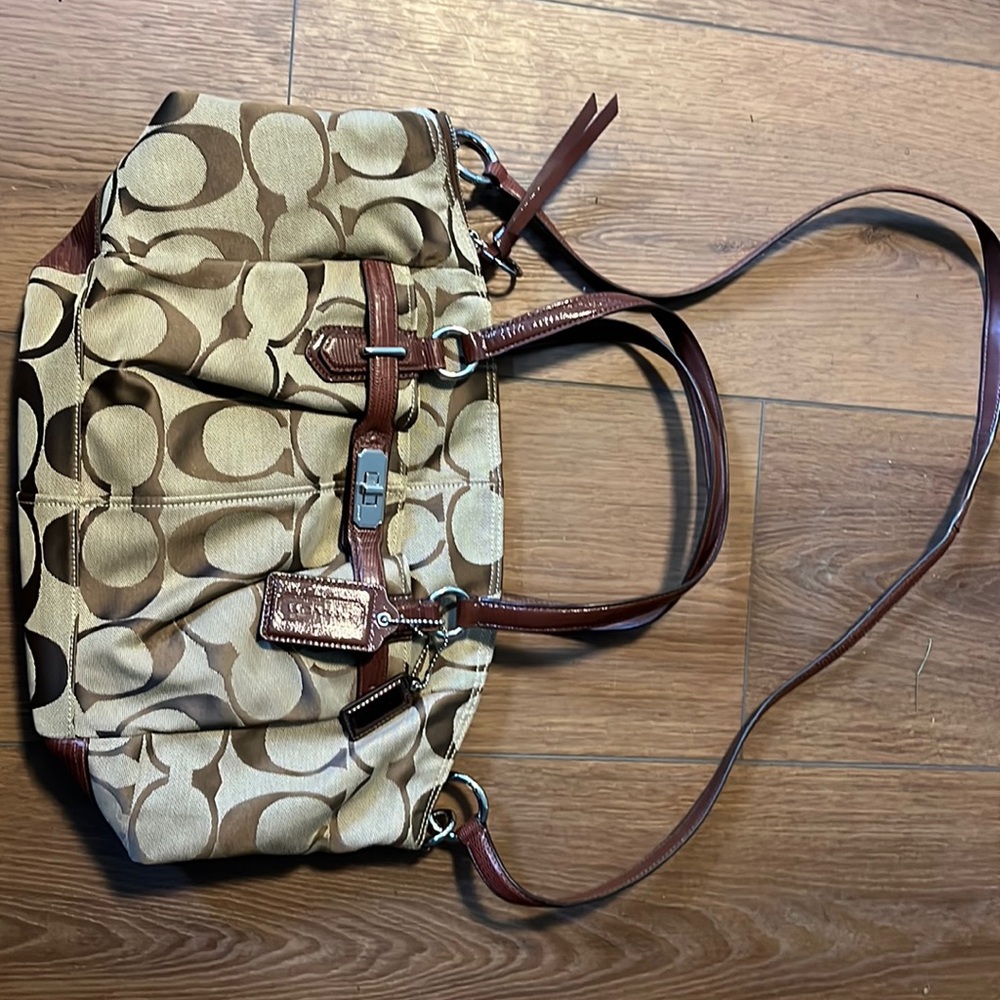 Authentic Coach Chelsea Ashlyn Hobo Handbag